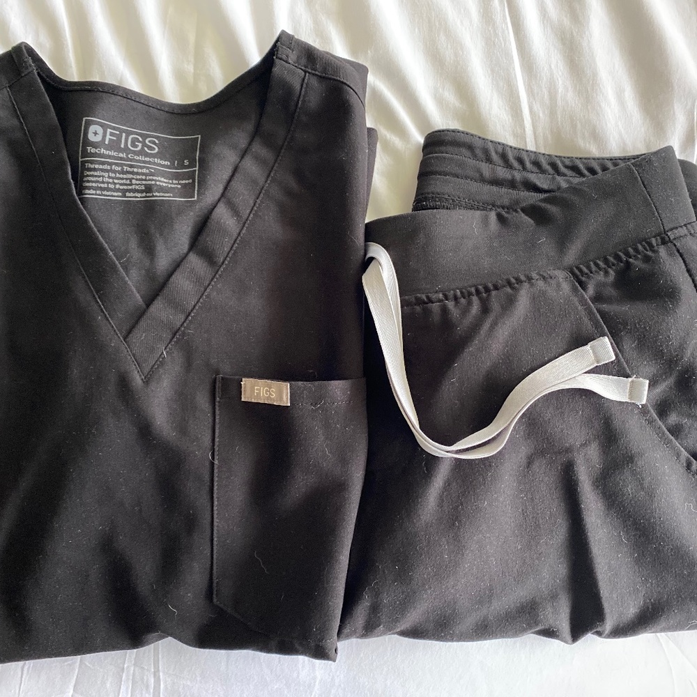 BLACK FIGS Set: Size SMALL - Catarina One-Pocket Top & Zamora Jogger Pants